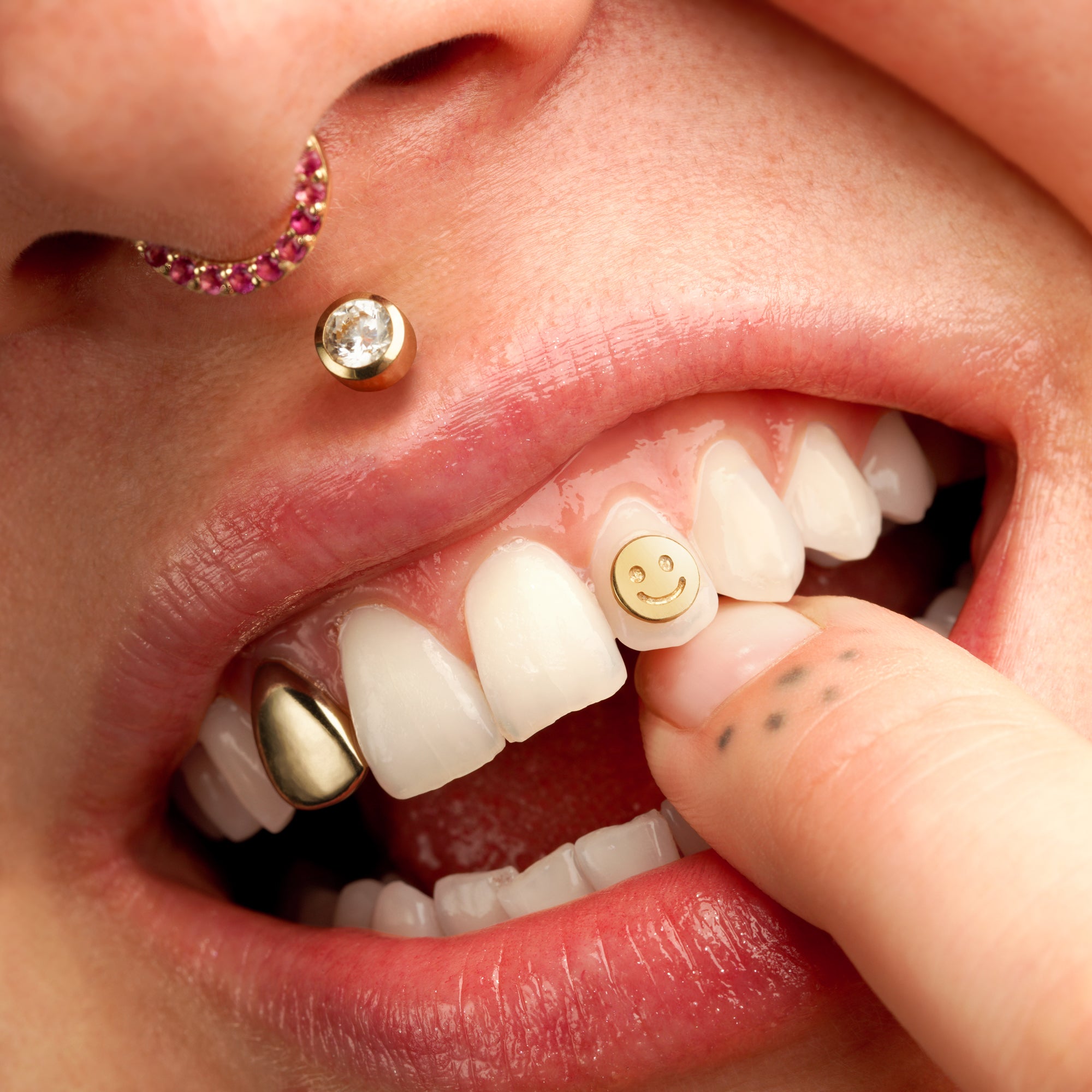 Gold tooth gems in many shapes and styles - 18 and 22 carat white and  yellow gold